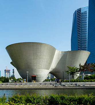 트라이보울 야간 외부사진